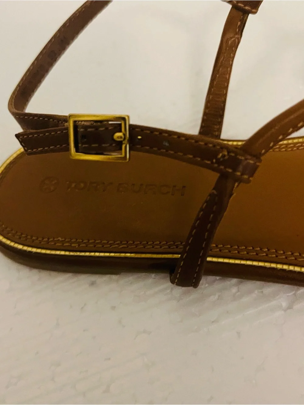 Tory Burch Emmy Tan Leather T Strap Thong Flat Sandals with Gold Logo sz 9M - Picture 4 of 9